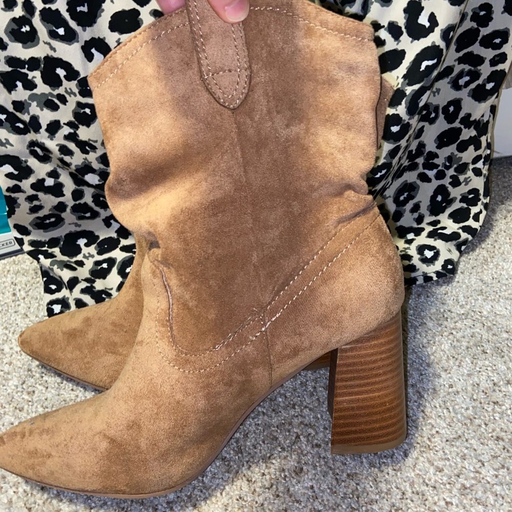 Mimi cowgirl suede booties size 7